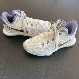 Nike Lebron Witness V Women's Basketball shoes Size 8 (US)